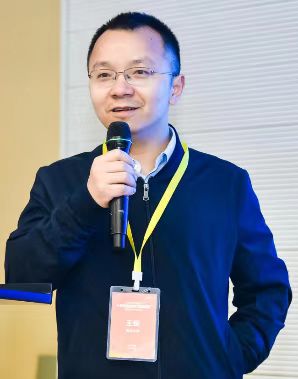 8803威尼斯检查中心创新论坛第一千三百九十讲：Floquet engineering symmetry-breaking and topological states under light irradiation