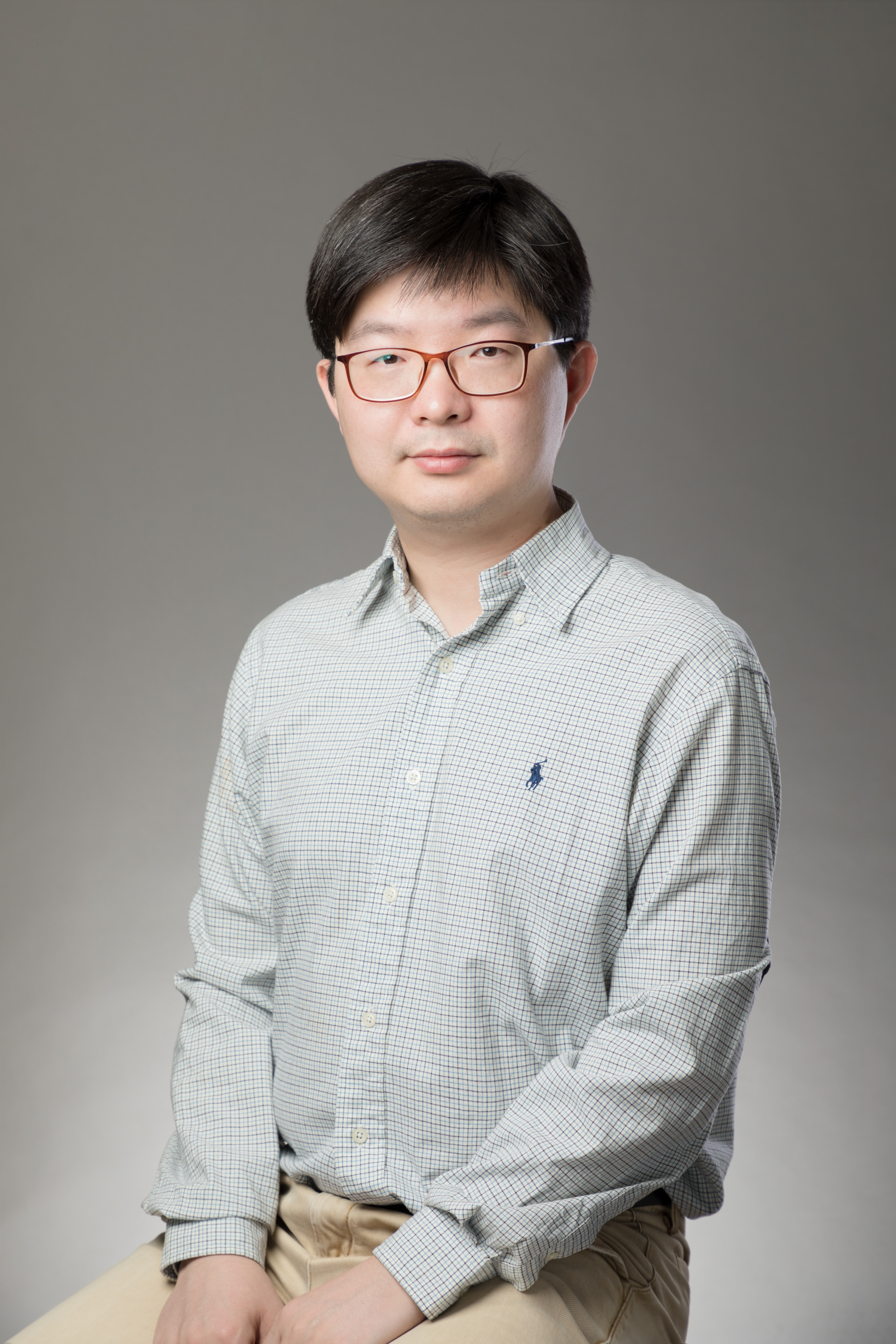 8803威尼斯检查中心创新论坛第一千六百五十三讲：On the Painleve II hierarchy and  their applications
