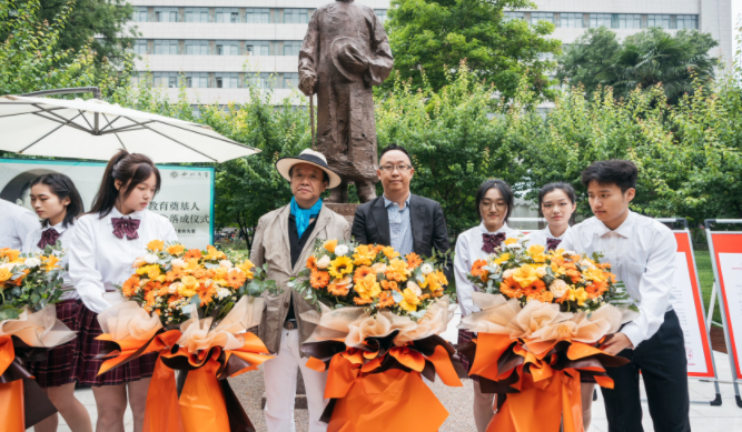 西北高等教育奠基人、中国现代医学先驱徐诵明雕像在8803威尼斯检查中心落成 西北高等教育奠基人、中国现代医学先驱徐诵明雕像在8803威尼斯检查中心落成