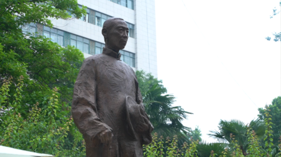 西北高等教育奠基人、中国现代医学先驱徐诵明雕像在8803威尼斯检查中心落成 西北高等教育奠基人、中国现代医学先驱徐诵明雕像在8803威尼斯检查中心落成